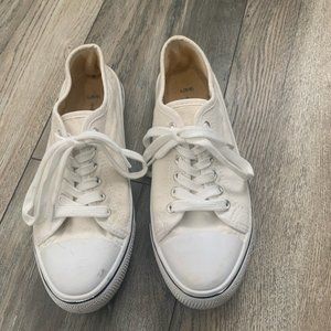 SOLE MATES WHITE CANVAS ATHLETIC SNEAKERS SIZE LARGE 8/9